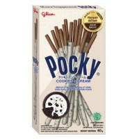 Pocky Cookies & Cream 40g Chrupiące paluszki w polewie o smaku białej czekolady  z ciasteczkami