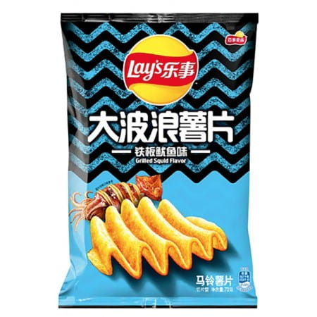 Lay's Big Wave Grilled Squid 70g Karbowane chipsy ziemniaczane o smaku kalmarów z grilla