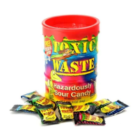 Toxic Waste Money Bank Tye-Dye Hazardously Sour Candy 84g Skarbonka z ekstremalnie kwaśnymi cukierkami o smakach: cytrynowym, wiśniowym, jagodowym, arbuzowym i jabłkowym