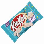 KitKat Birthday Cake 42g Wafelek w polewie o smaku śmietankowym w chrupiacej kolorowej posypce