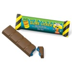 Toxic Waste Slime Licker Milk Chocolate Bar Blue Razz 50g Czekolada mleczna z kwaśnym karmelowym nadzieniem o smaku maliny