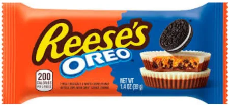 Reese's Oreo 2 Peanut Butter Cups 39g Dwie ''babeczki'' z czekolady mlecznej, białego kremu z nadzieniem z kremu orzechowego i kawałkami ciastek Oreo